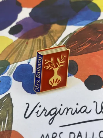PIN A BOOK TO WEAR - MRS DALLOWAY