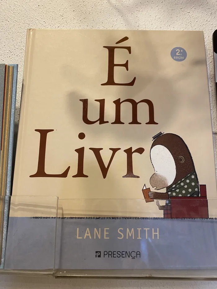 É UM LIVRO