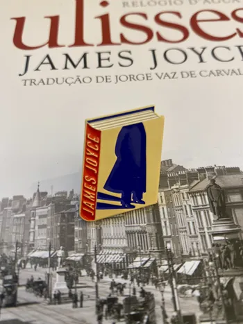 PIN A BOOK TO WEAR - JAMES JOYCE